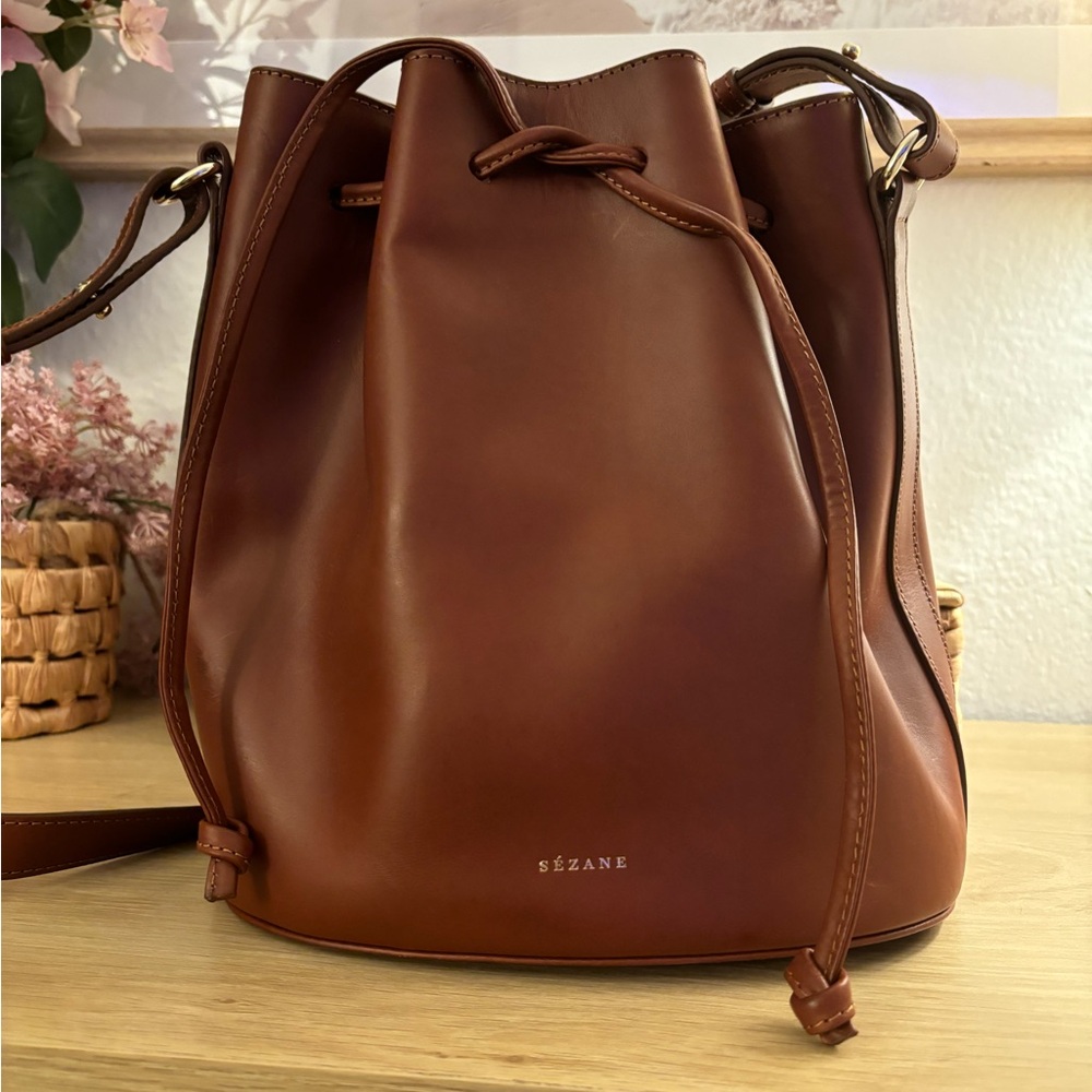 Sézane Farrow Leather Bucket Bag
